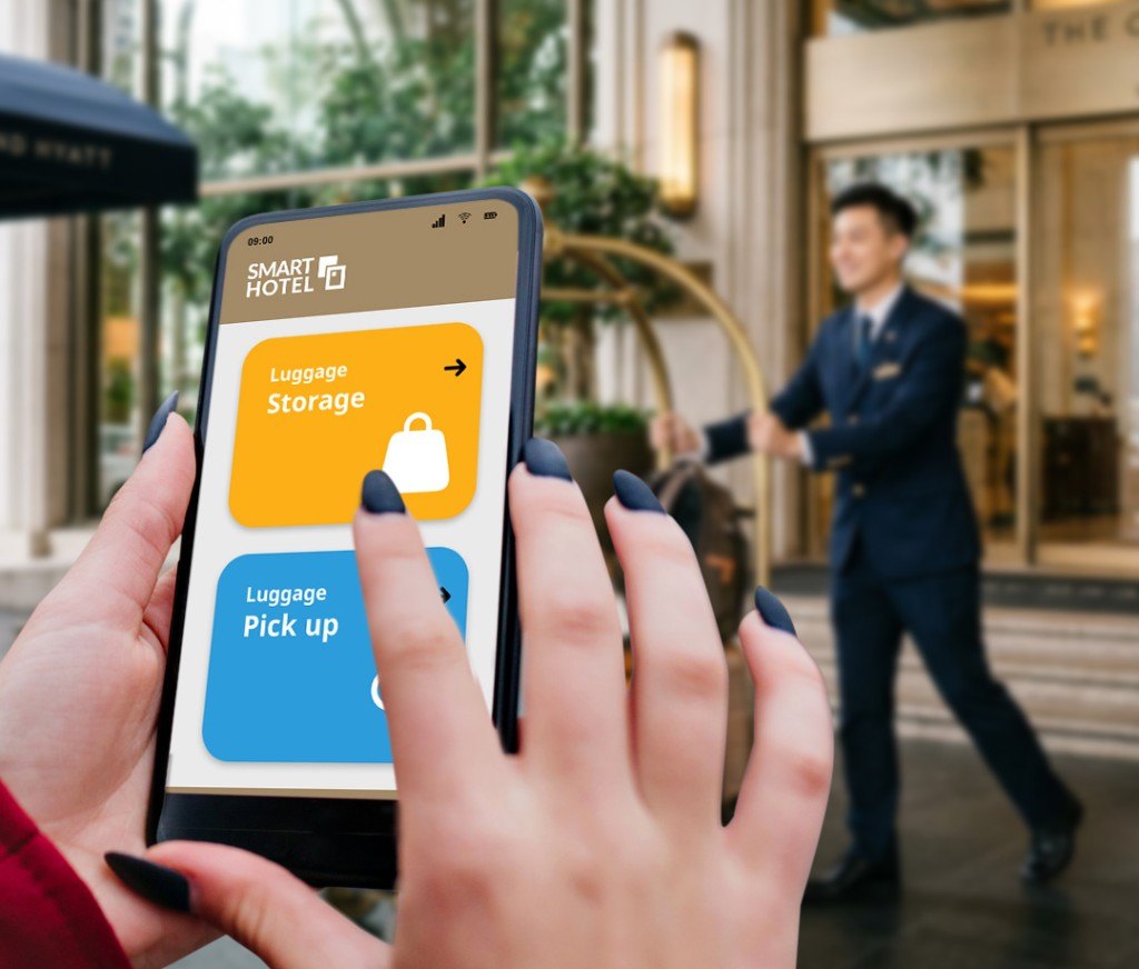 Guest using E-Luggage storage and pick-up on a phone
